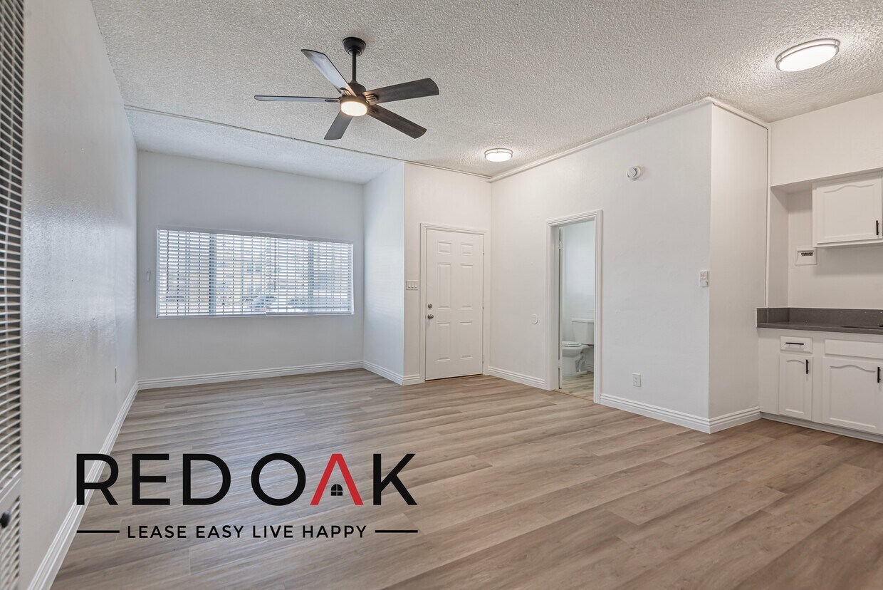 Foto principal - 15901 S Vermont Ave