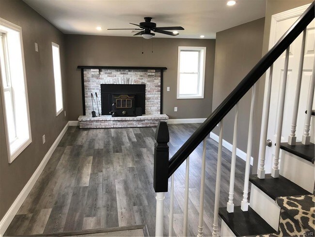 Foto del edificio - 439 Cherry Hill Rd