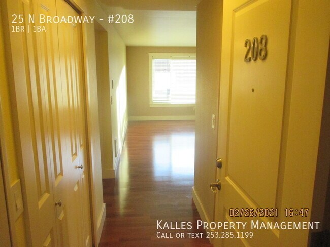 Building Photo - **$200 Move In Special**Beautiful Stadium ...