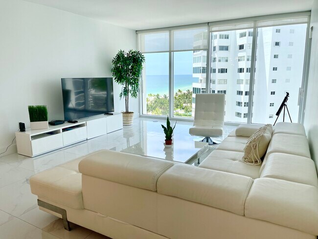 Building Photo - 10275 Collins Ave