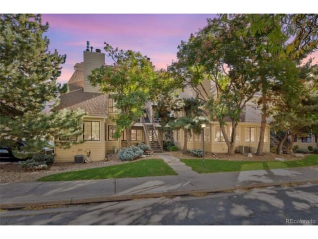 Photo - 910 S Dahlia St Apartment