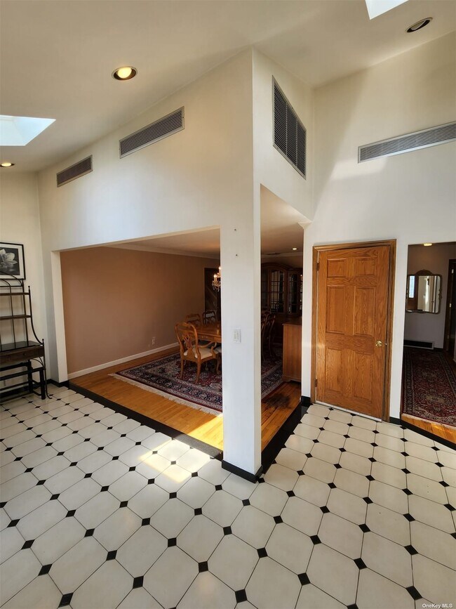 Building Photo - 261-15 Bridgewater Ave