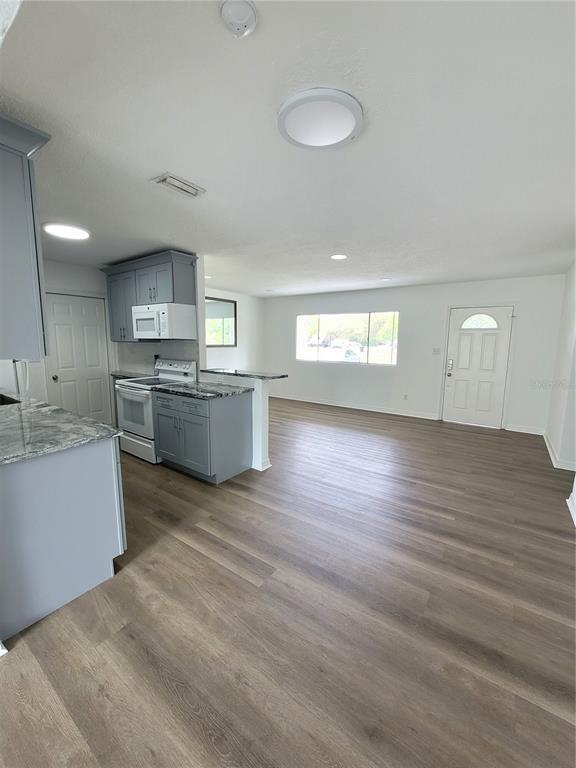 Foto del edificio - 390 Davison Ave NE