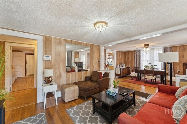 Building Photo - 742 E Park Ave