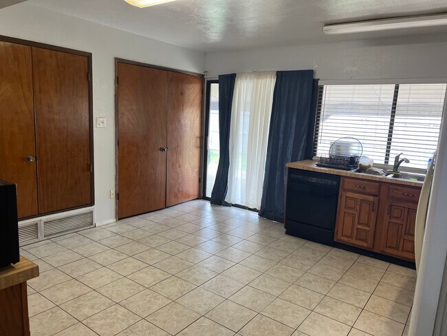 Building Photo - 211 Chamberland Ct