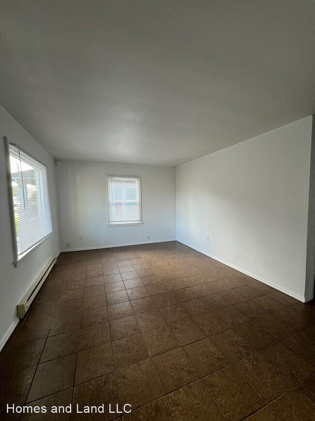 Building Photo - 2 br, 1 bath House - 1014 S Pine St.