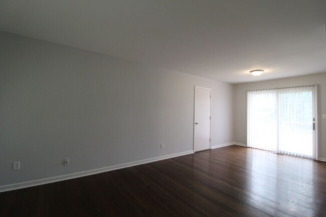 Building Photo - 3 Bedroom House in Overland Park