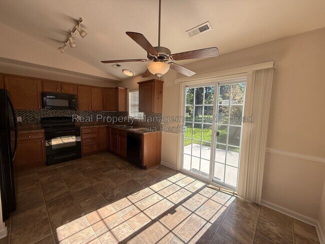 Foto del edificio - 5817 Huckleberry Ct