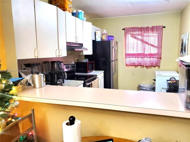 Building Photo - 1151 SW 105th Ave