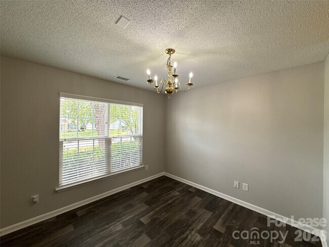 Foto del edificio - 1032 Meadowbrook Ln SW