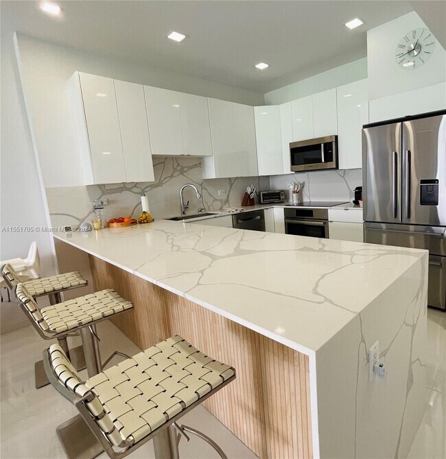 Foto del edificio - 5701 Collins Ave