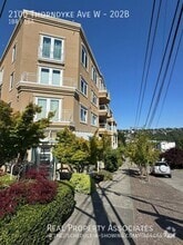 Building Photo - 2100 Thorndyke Ave W