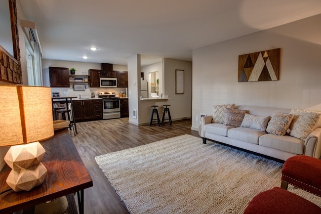 Sala de estar - Commons at Redwood Creek Apartments