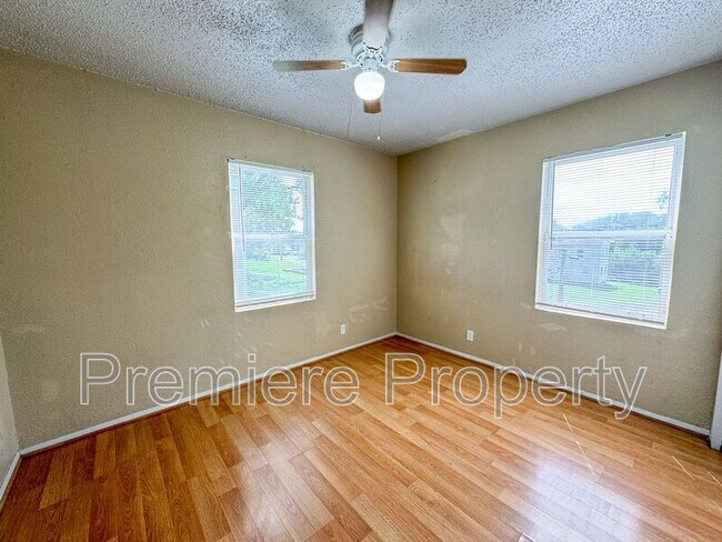 Building Photo - 2102 Monroe Ave