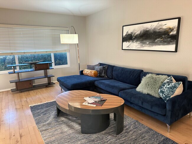 Foto del edificio - 6937 Carnation Dr