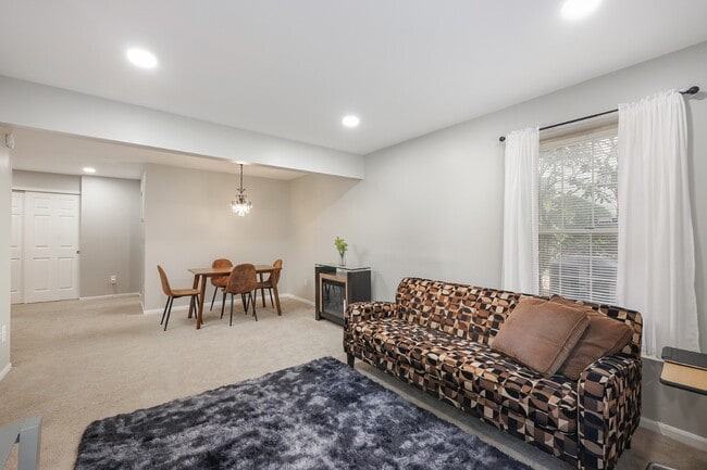 Foto del edificio - 91 Jamestown Rd