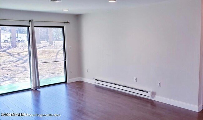 Foto del edificio - 102 Arrowood Rd