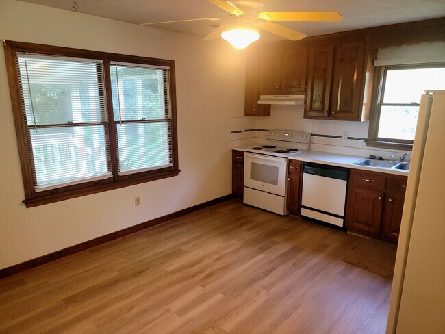 Foto del edificio - Beautiful 3 Bedroom, 2 Bathroom Home for R...