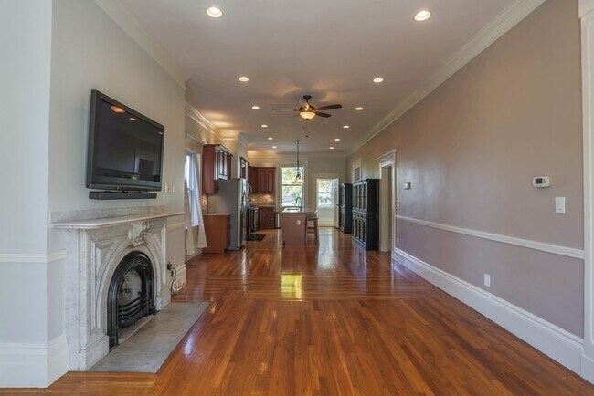 Building Photo - 405 Meridian St