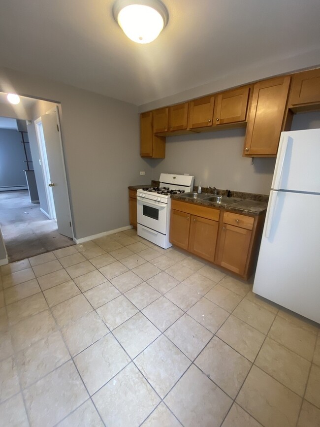 411 E 107th St Unit G, Chicago, IL 60628 - Room for Rent in Chicago, IL ...