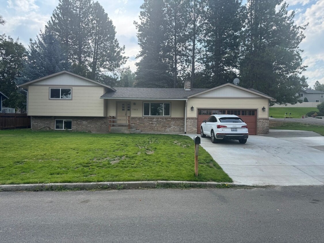 Primary Photo - HANGMAN VALLEY 4 BEDROOM HOME