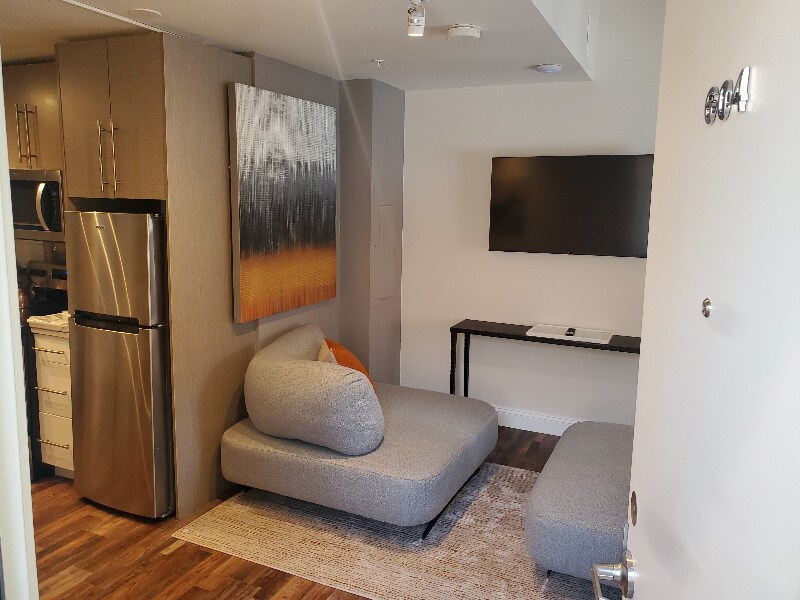 Primary Photo - 8 E Fayette St