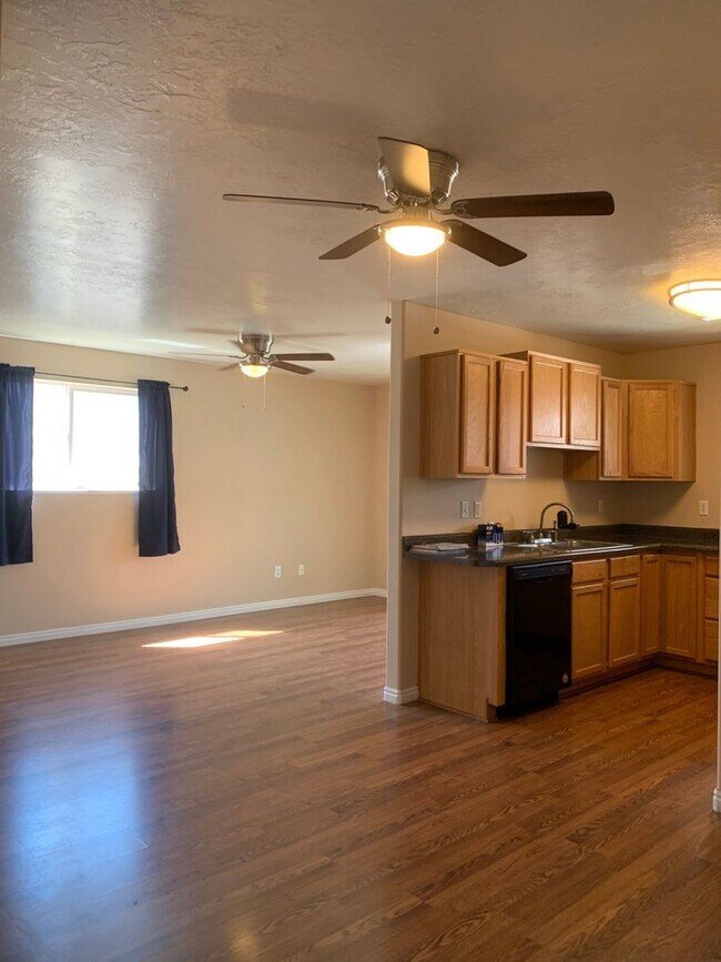 Foto del edificio - Move in December: 2 Bed 2 Bath Ogden Condo with 3 Weeks Free!