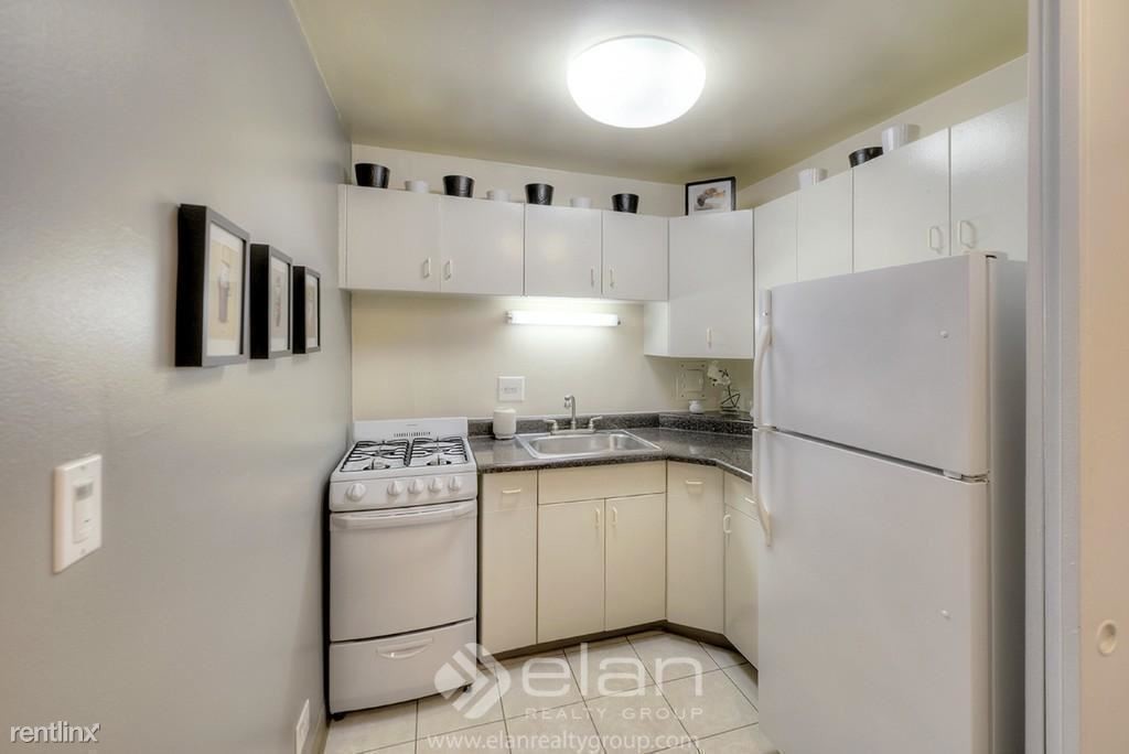 Building Photo - 2801 S King Dr