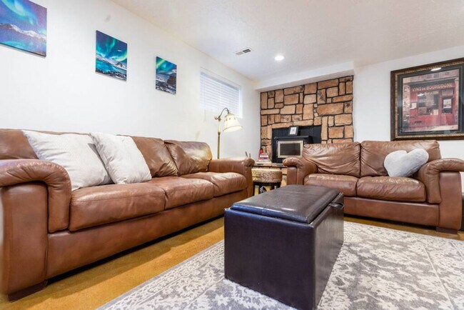 Foto del edificio - 2750 Glen Heather Ave