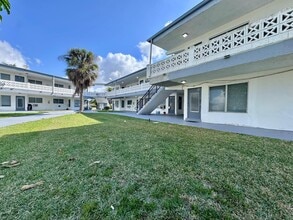 Building Photo - 1251 W River Dr