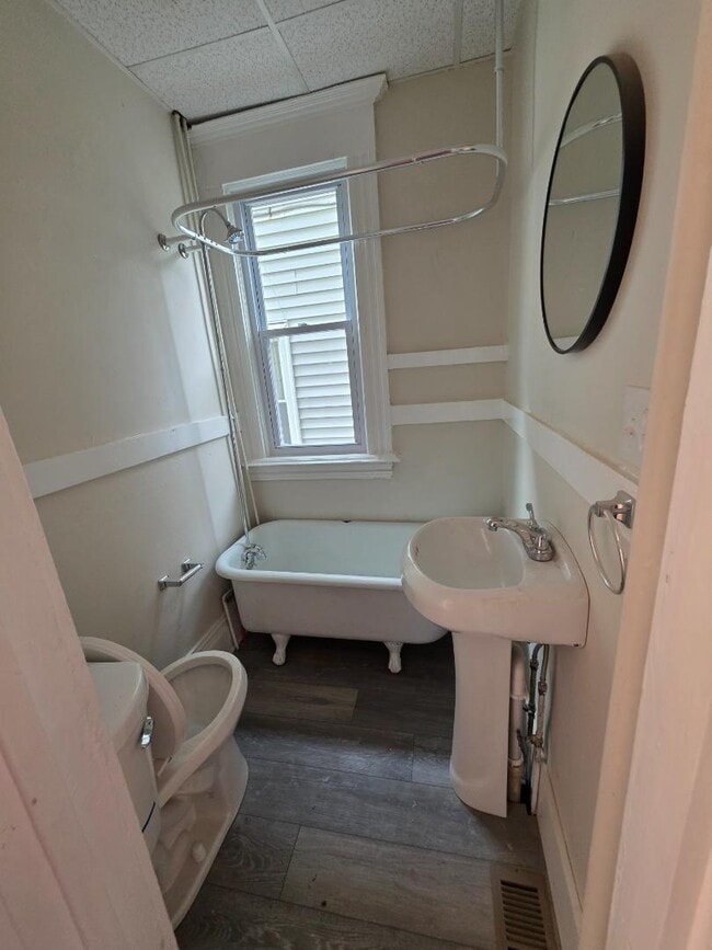 Building Photo - 933 S Plymouth Ave