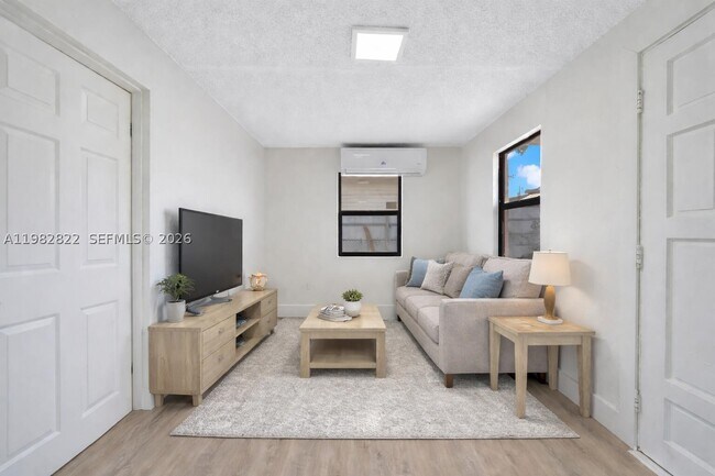 Foto del edificio - 2428 NW 28th St