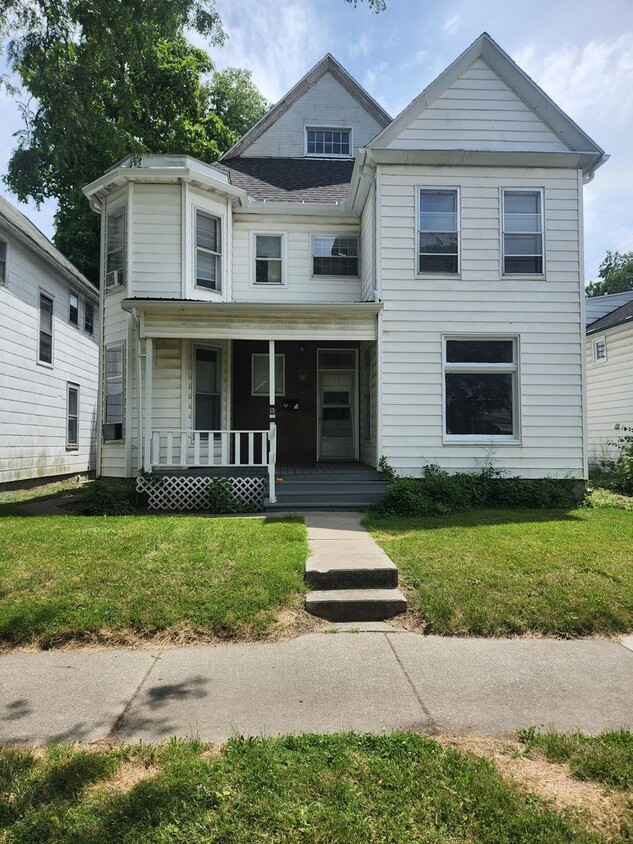 Primary Photo - 1633 W Main St