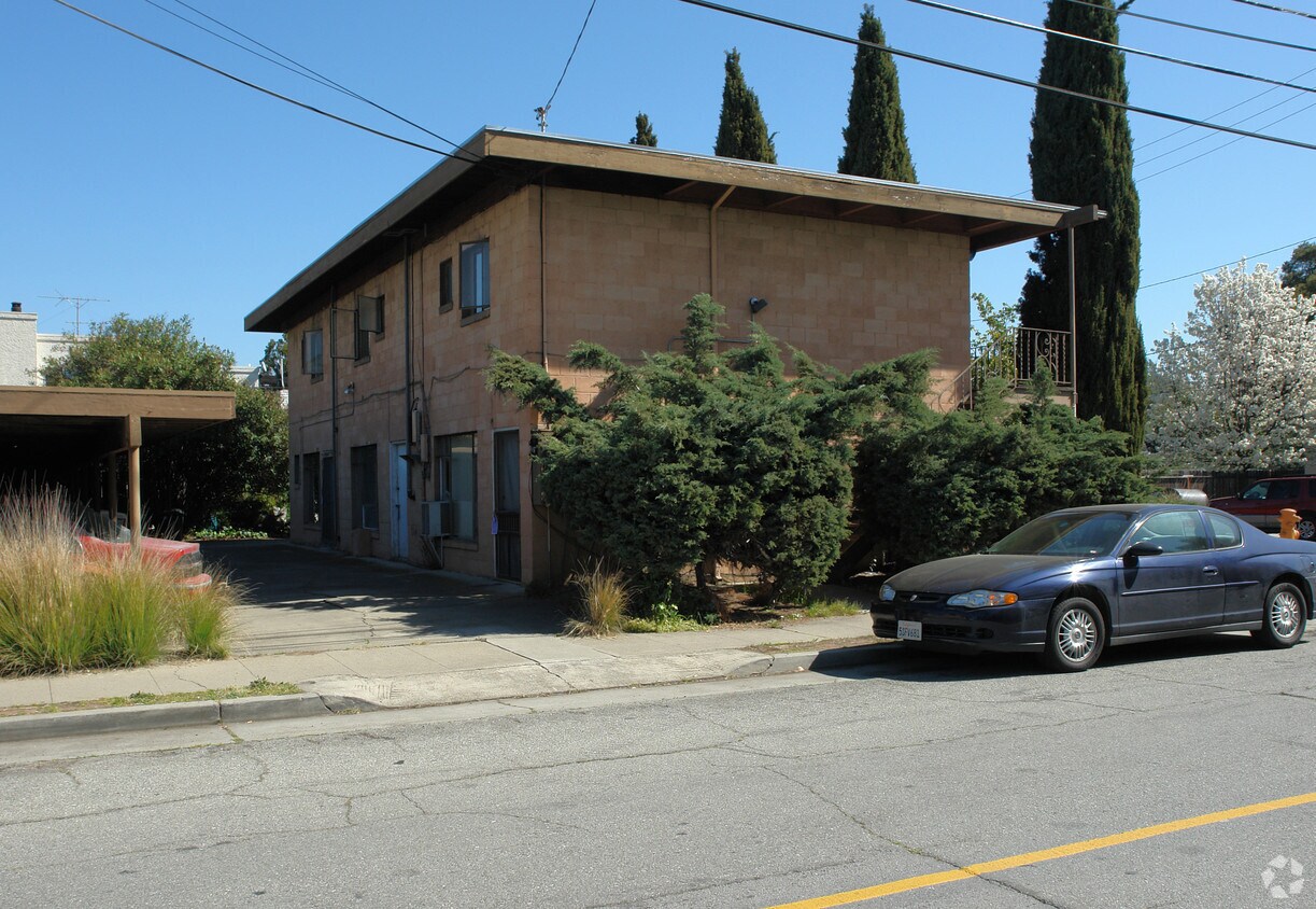 Foto del edificio - 584 Cambridge Ave