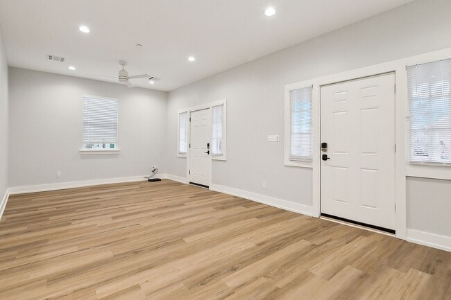 Photo - Spacious 3 Bedroom, 2 Bath Apartment with ...