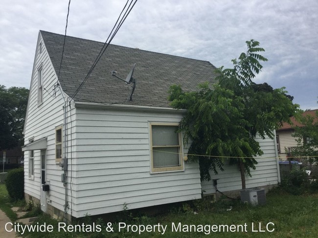 Building Photo - 4820 N 60th St