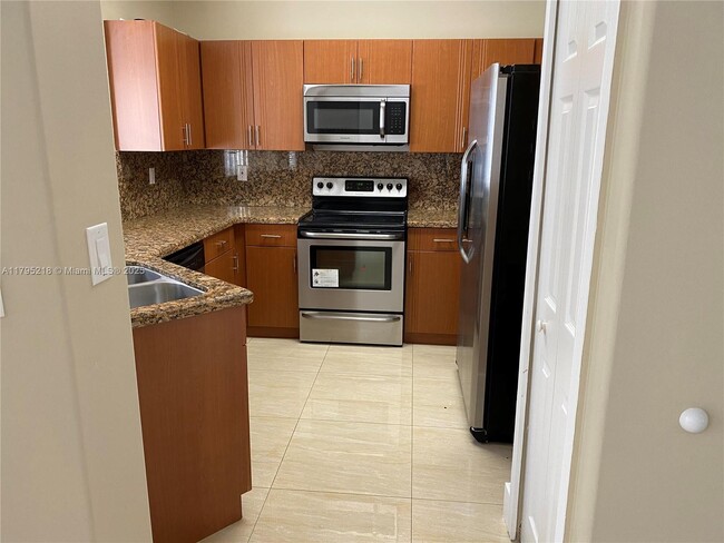 Foto del edificio - 4890 NW 108th Pl