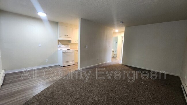 Building Photo - 508 1st Ave E