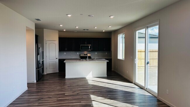 Foto del edificio - 3078 Feather Rd