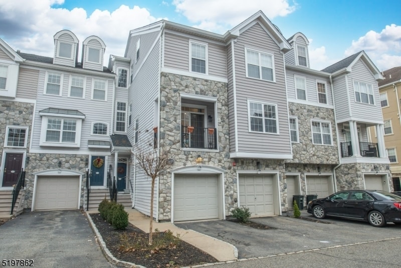 Primary Photo - 176 Brittany Ct