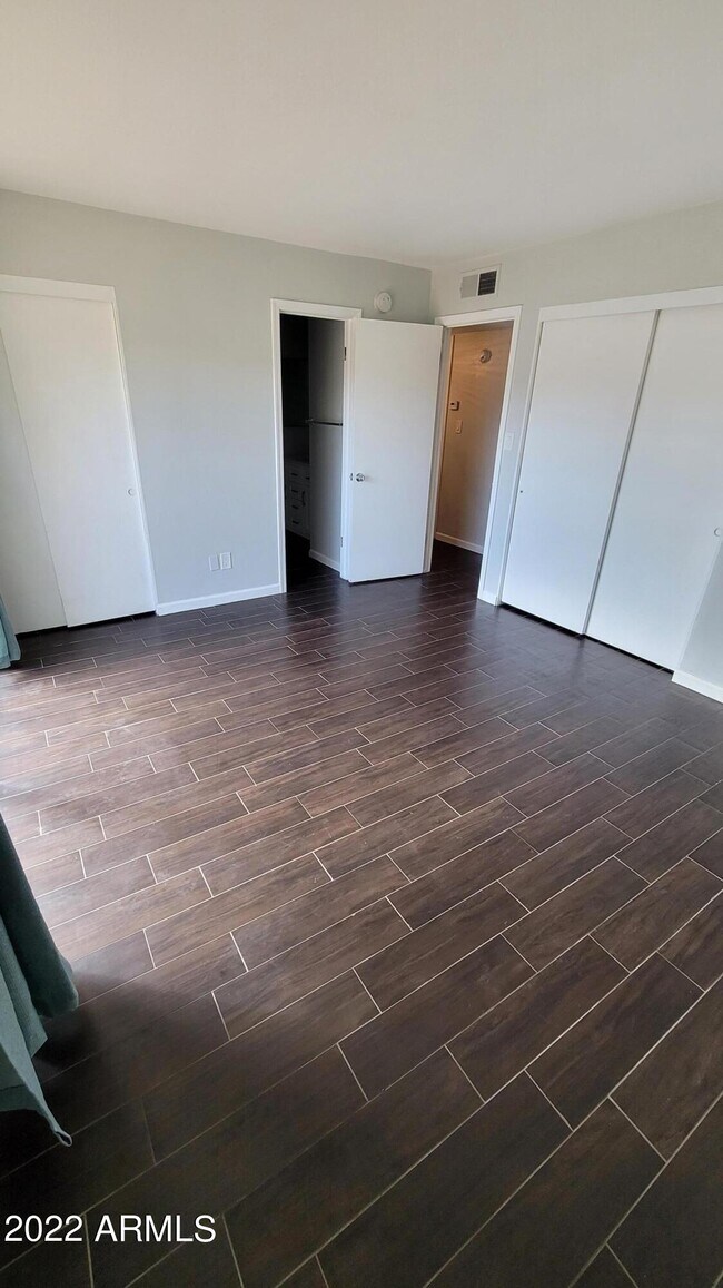 Foto del edificio - 1702 W Village Way