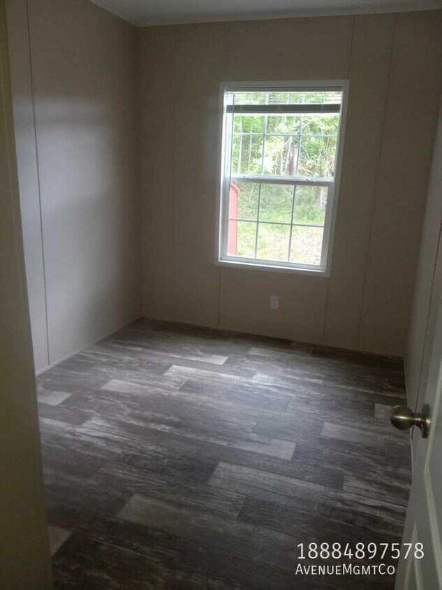 Foto del edificio - 327 Old Tavern Ln