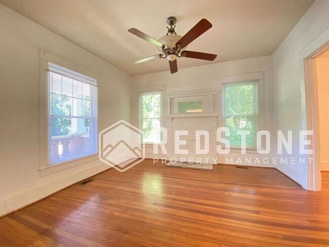 Foto del edificio - 5 Bedroom, 2 Bath - House