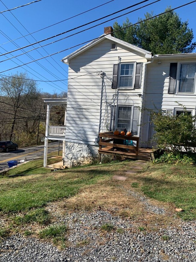 Building Photo - 32 Furrs Mill Rd