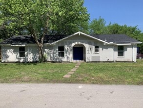 Building Photo - 105 Still St