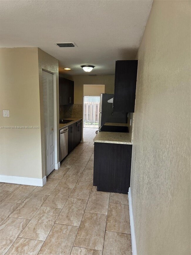 Foto del edificio - 8218 NW 8th Pl