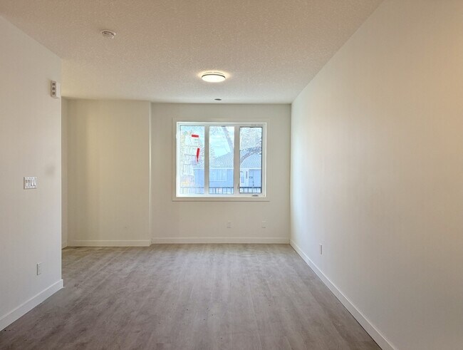 Building Photo - Unit 4
