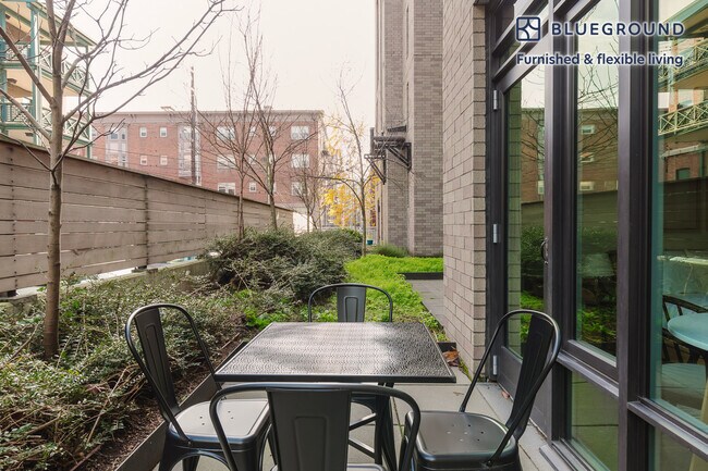 Foto del edificio - 624 Yale Ave N