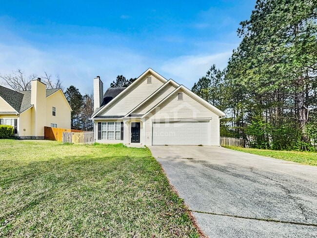 Building Photo - 705 St Charles Ave