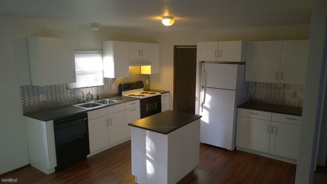 Building Photo - 3 br, 2 bath Mobile Home - 286 Family Dr